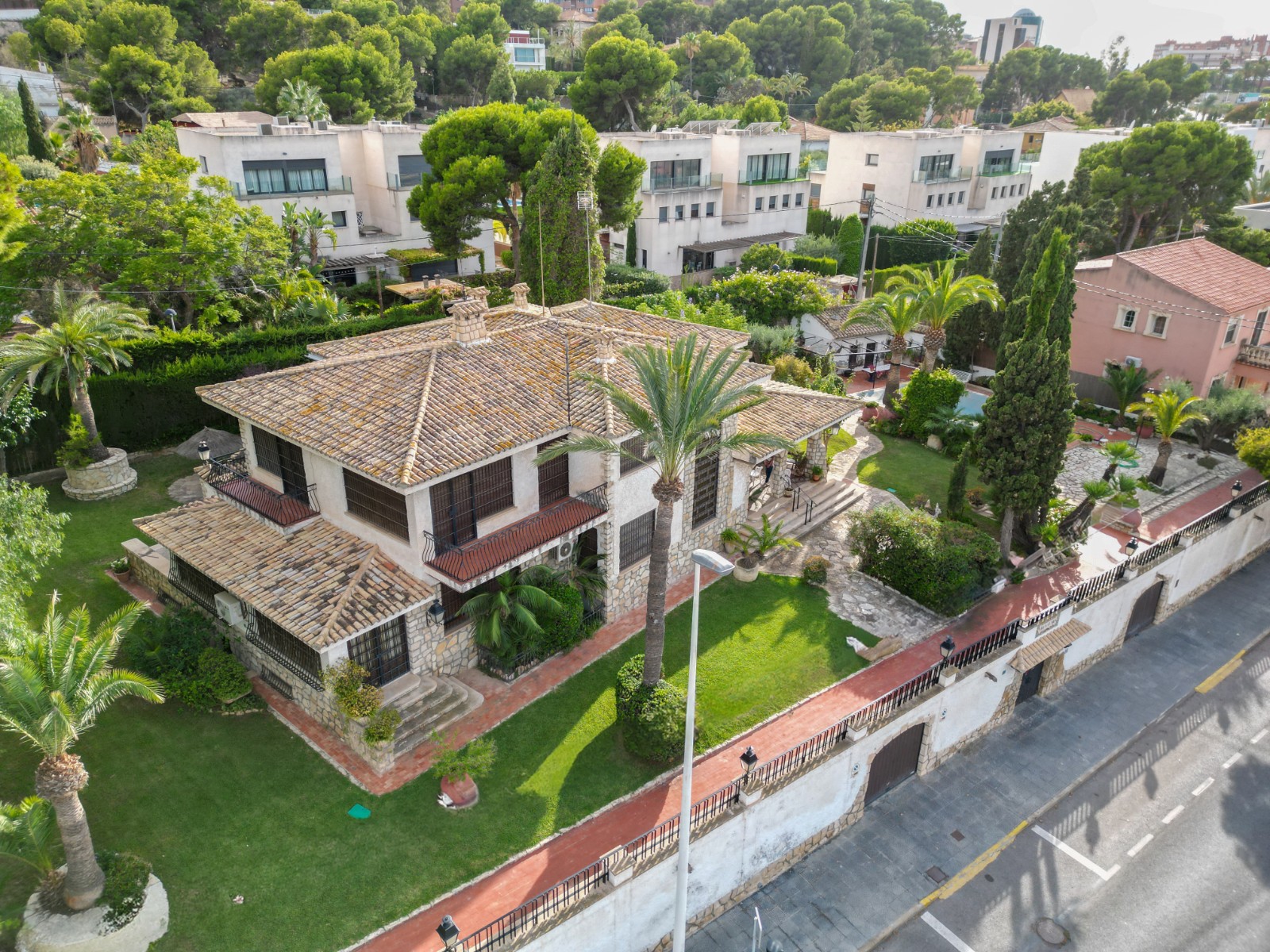 Terrace in villa for sale in Alicante