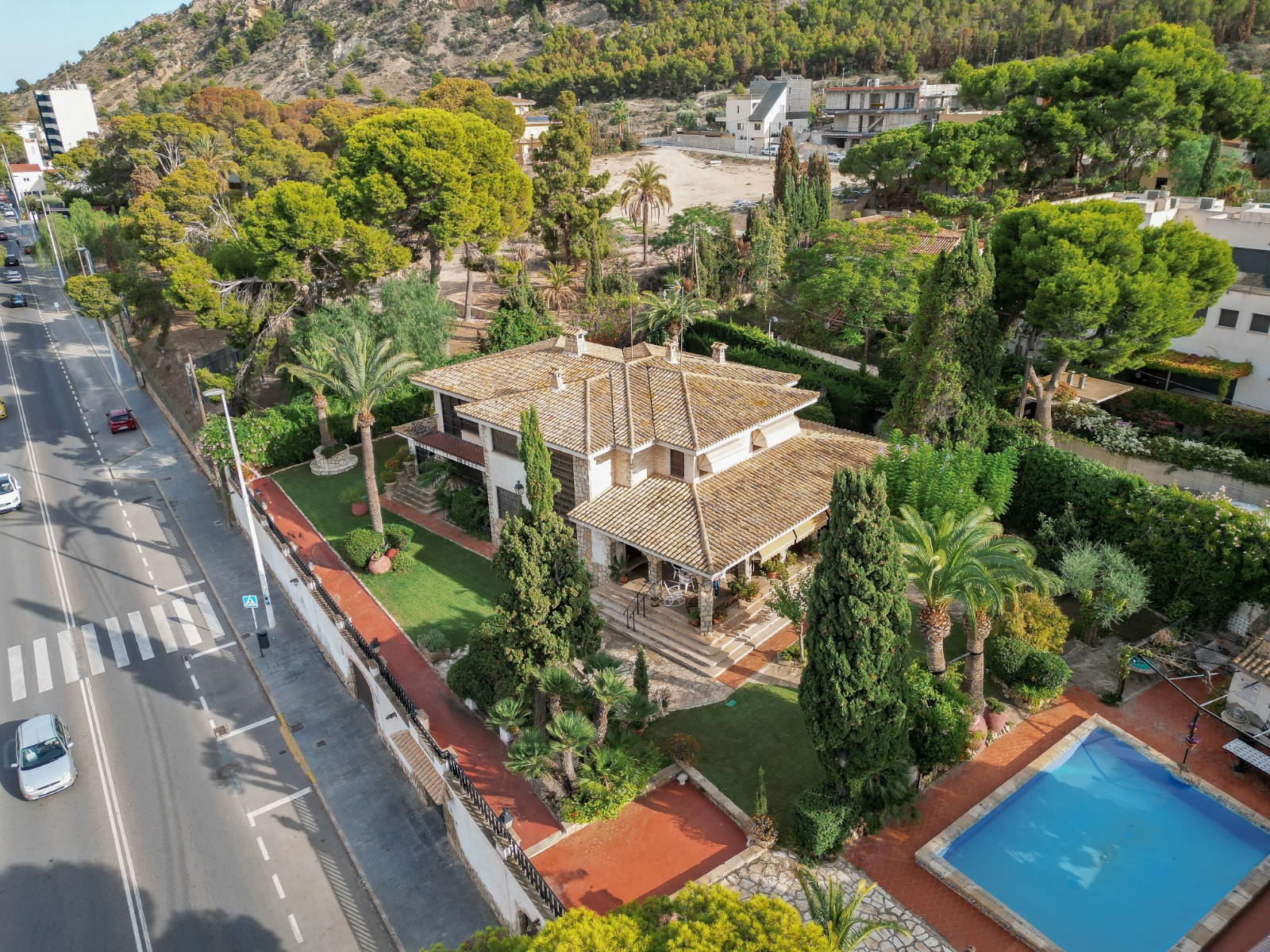 Pool area in villa for sale in Alicante