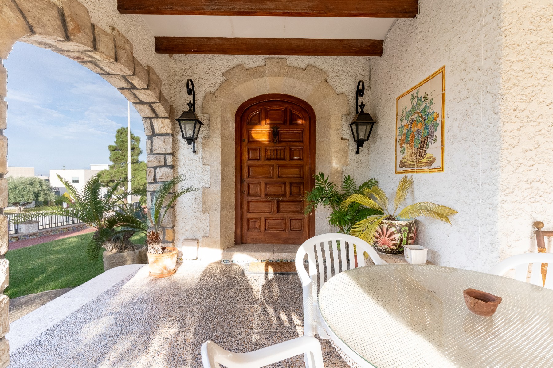 Dining area in villa for sale in Alicante