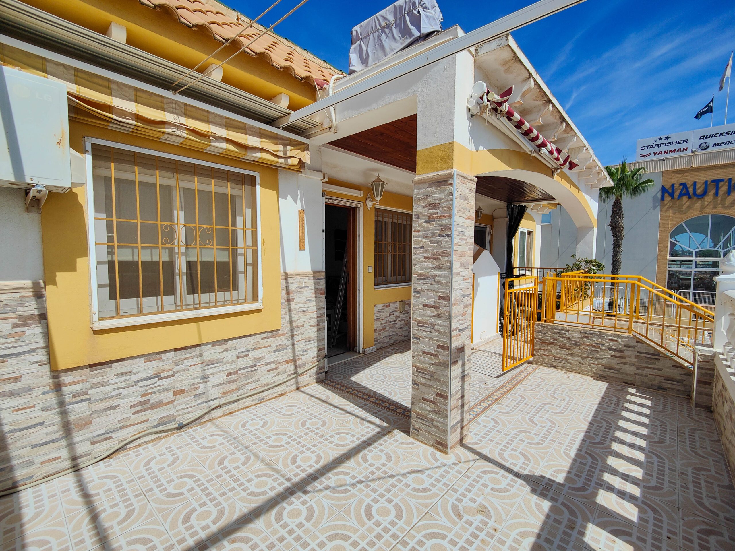 Top floor bungalow with private roof terrace and a large front terrace overlooking the communal swim
