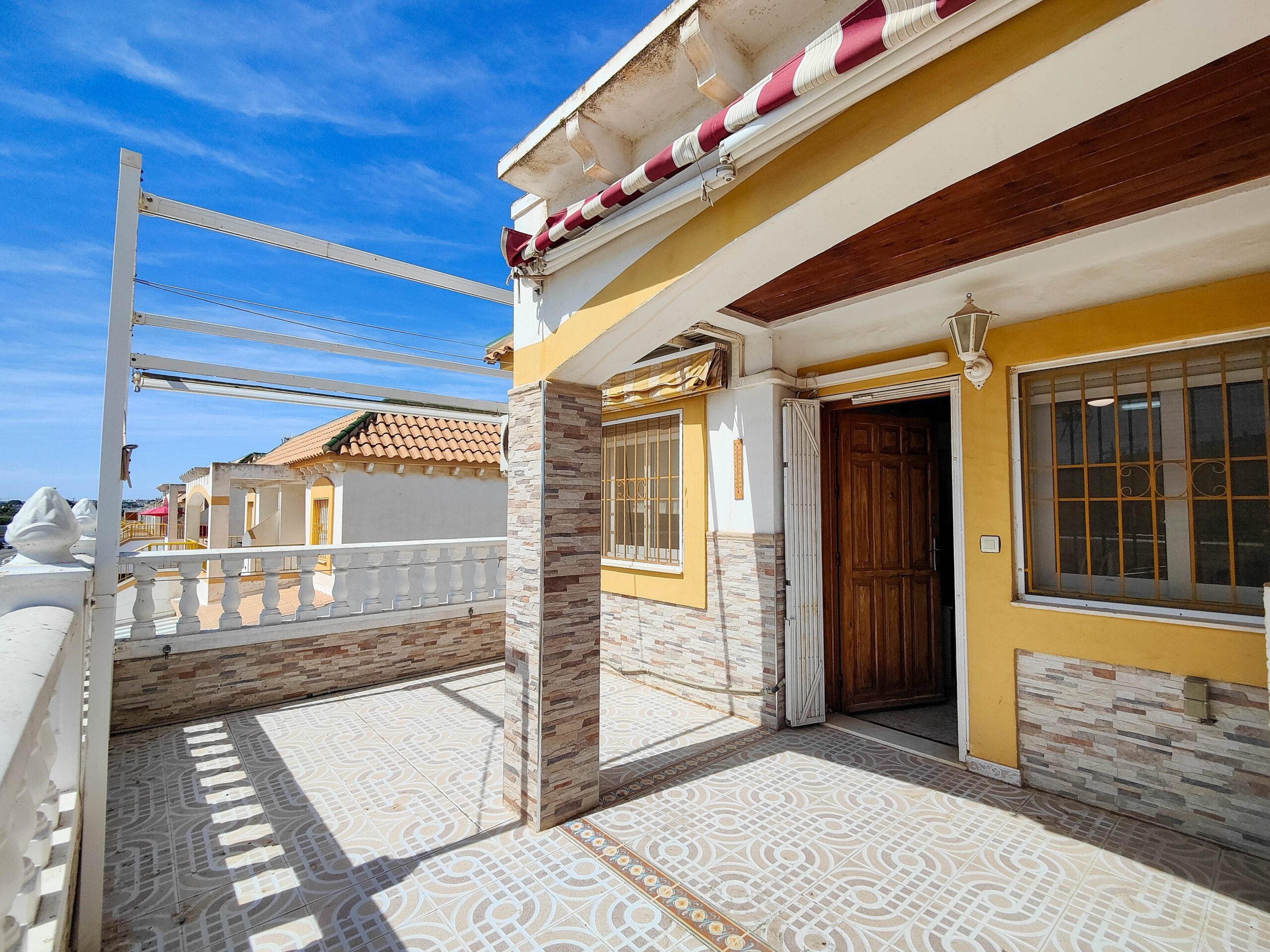Top floor bungalow with private roof terrace and a large front terrace overlooking the communal swim