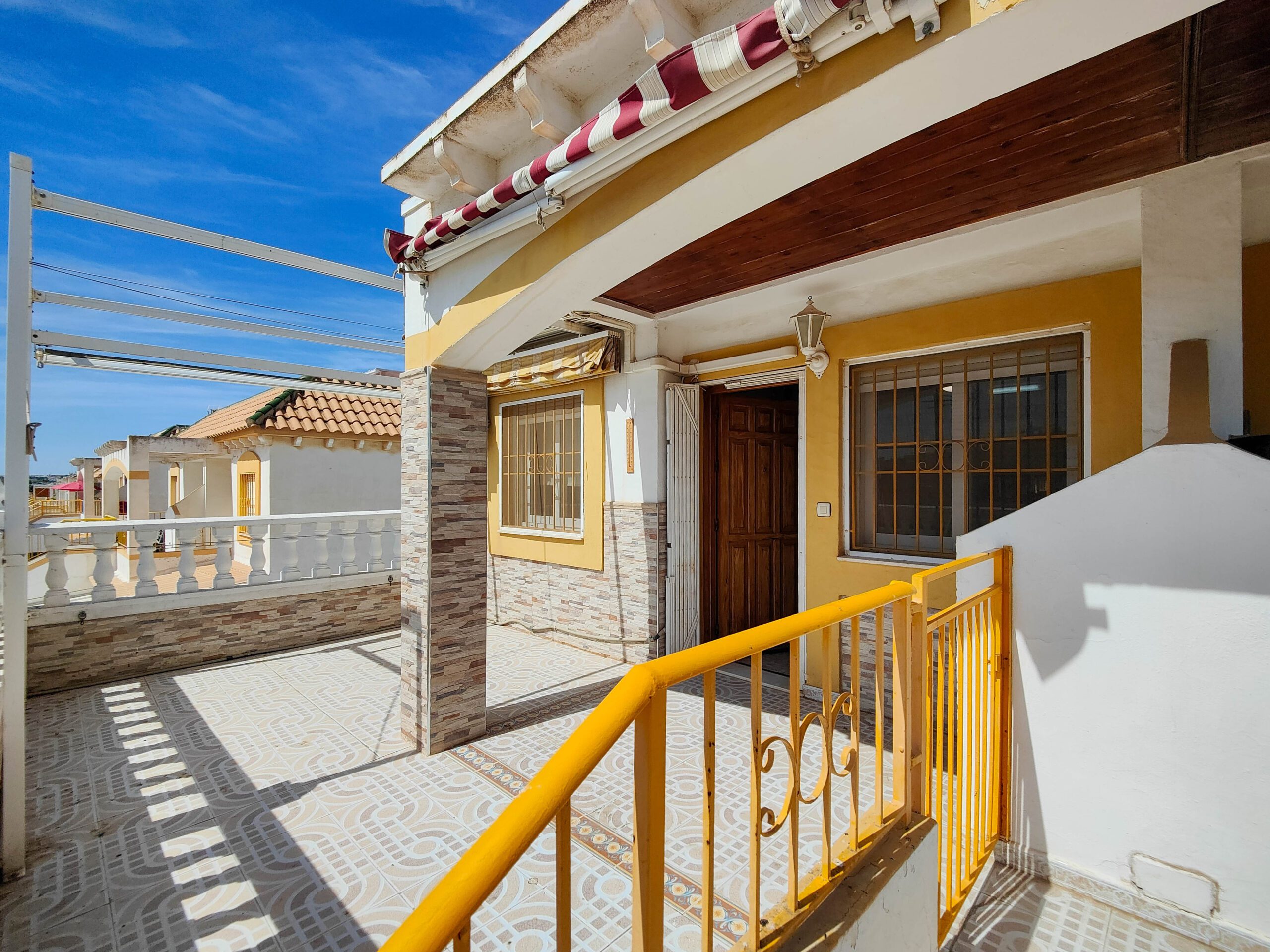 Top floor bungalow with private roof terrace and a large front terrace overlooking the communal swim