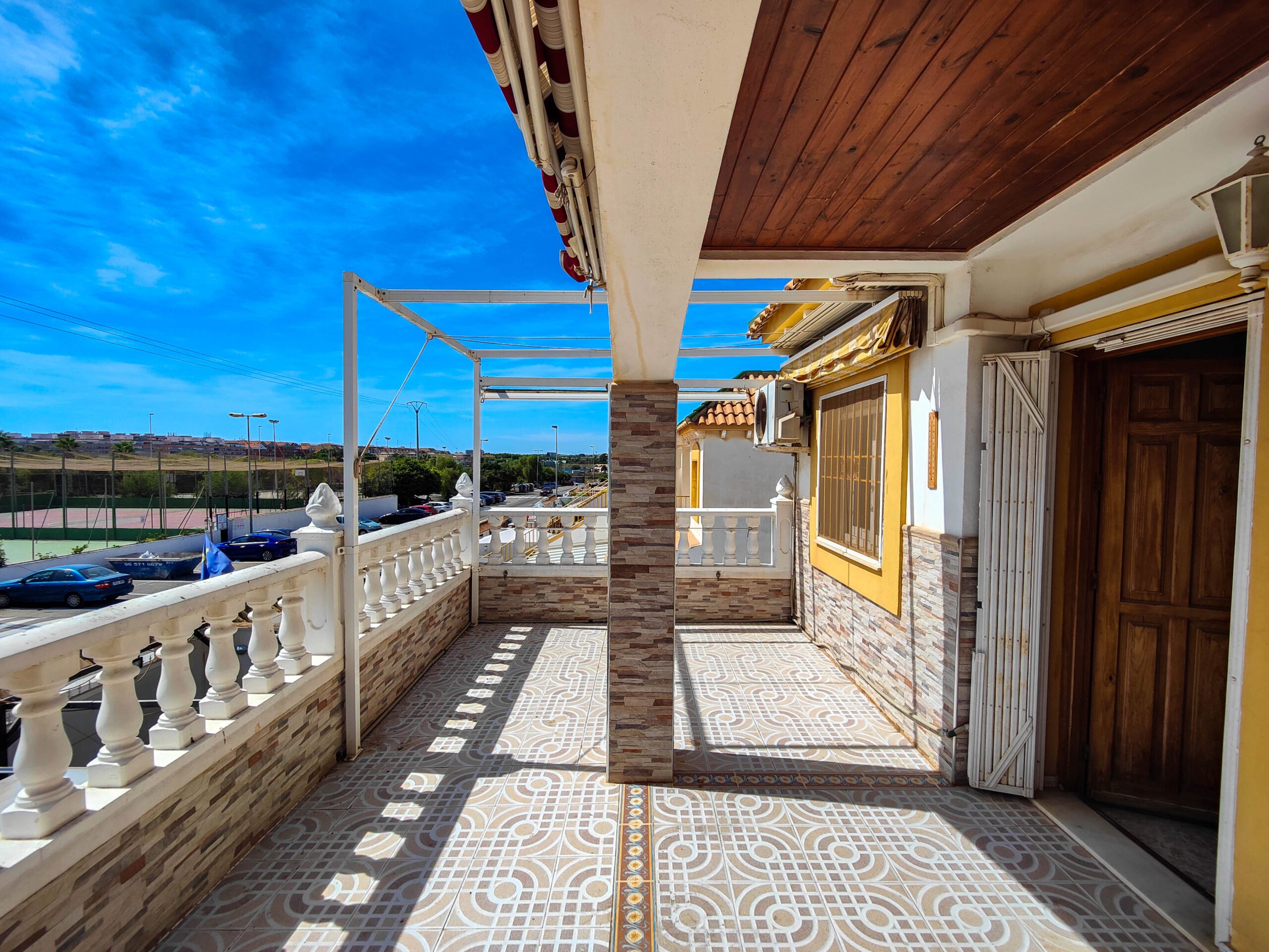 Top floor bungalow with private roof terrace and a large front terrace overlooking the communal swim