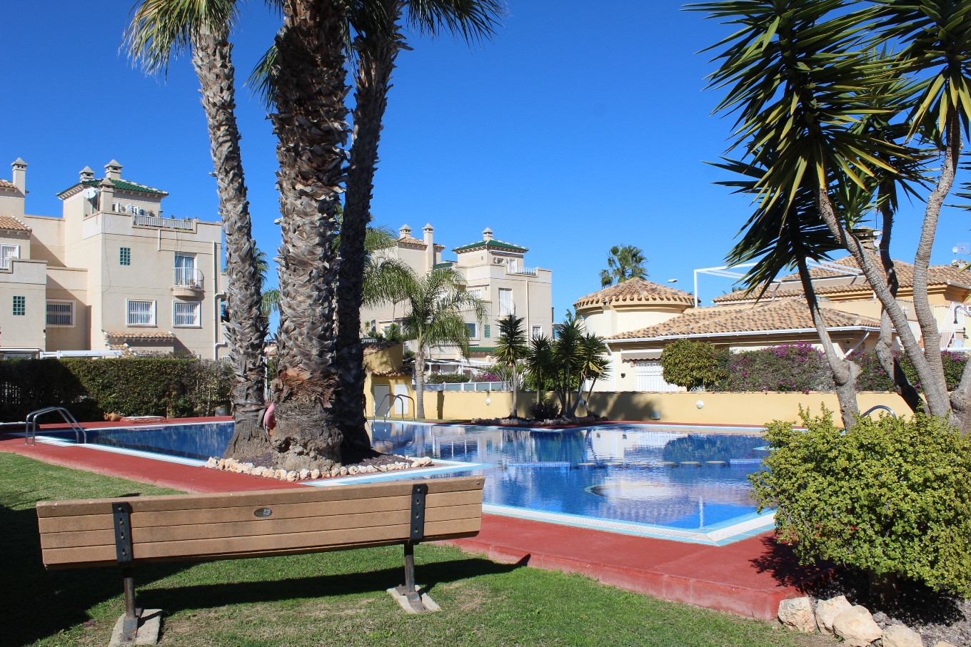 Garden in villa for sale in Villamartin