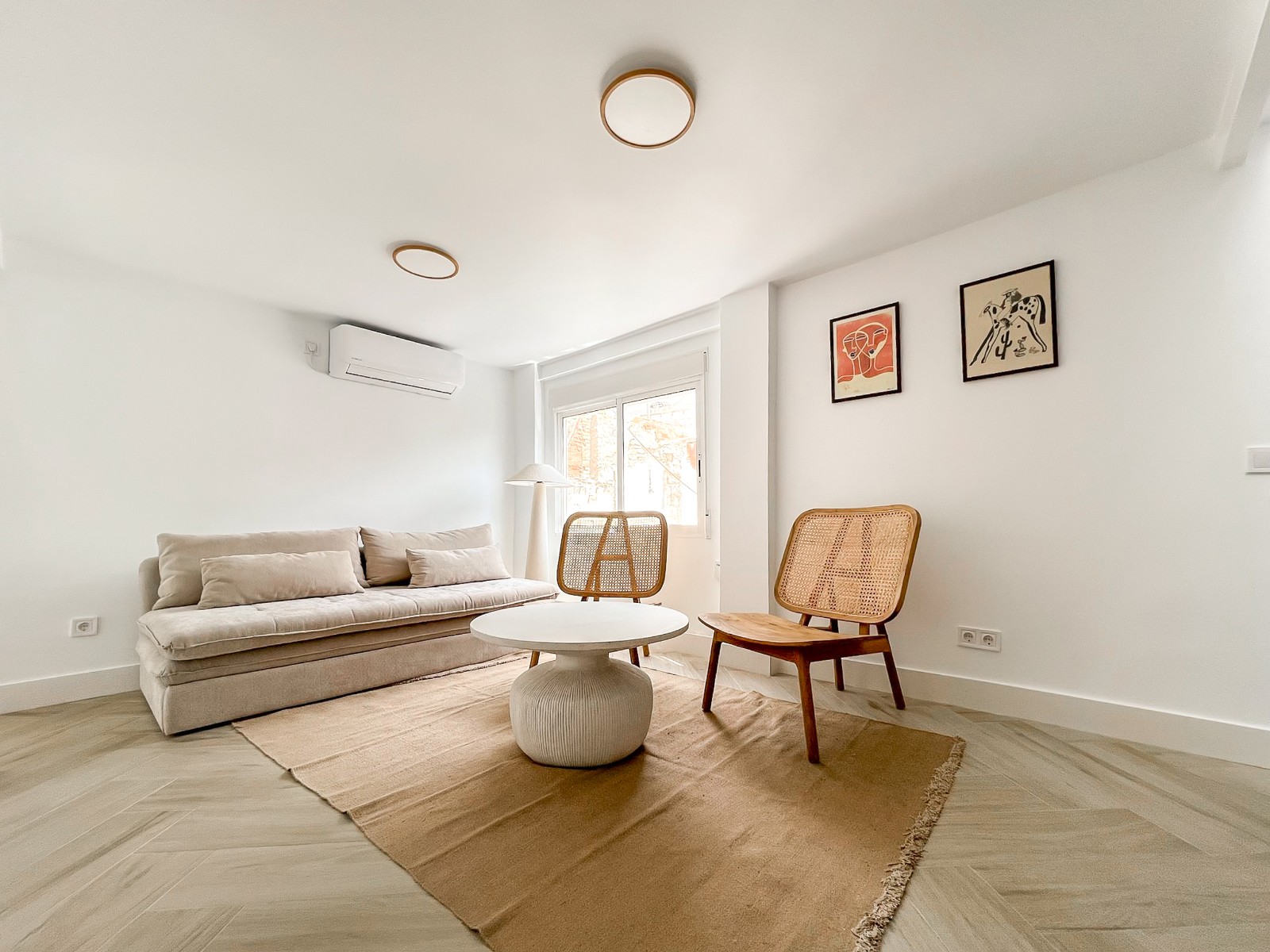 Renovated penthouse for sale in the center of Alicante with two private terraces Discover this exclu