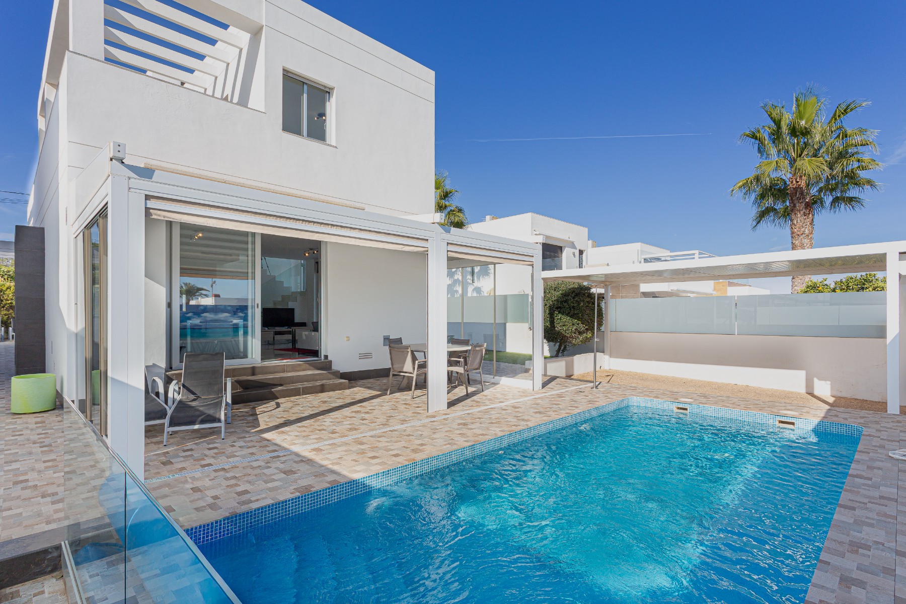 Villa for sale in Orihuela Costa, located in Lomas de Don Juan, close to beaches, golf courses and a