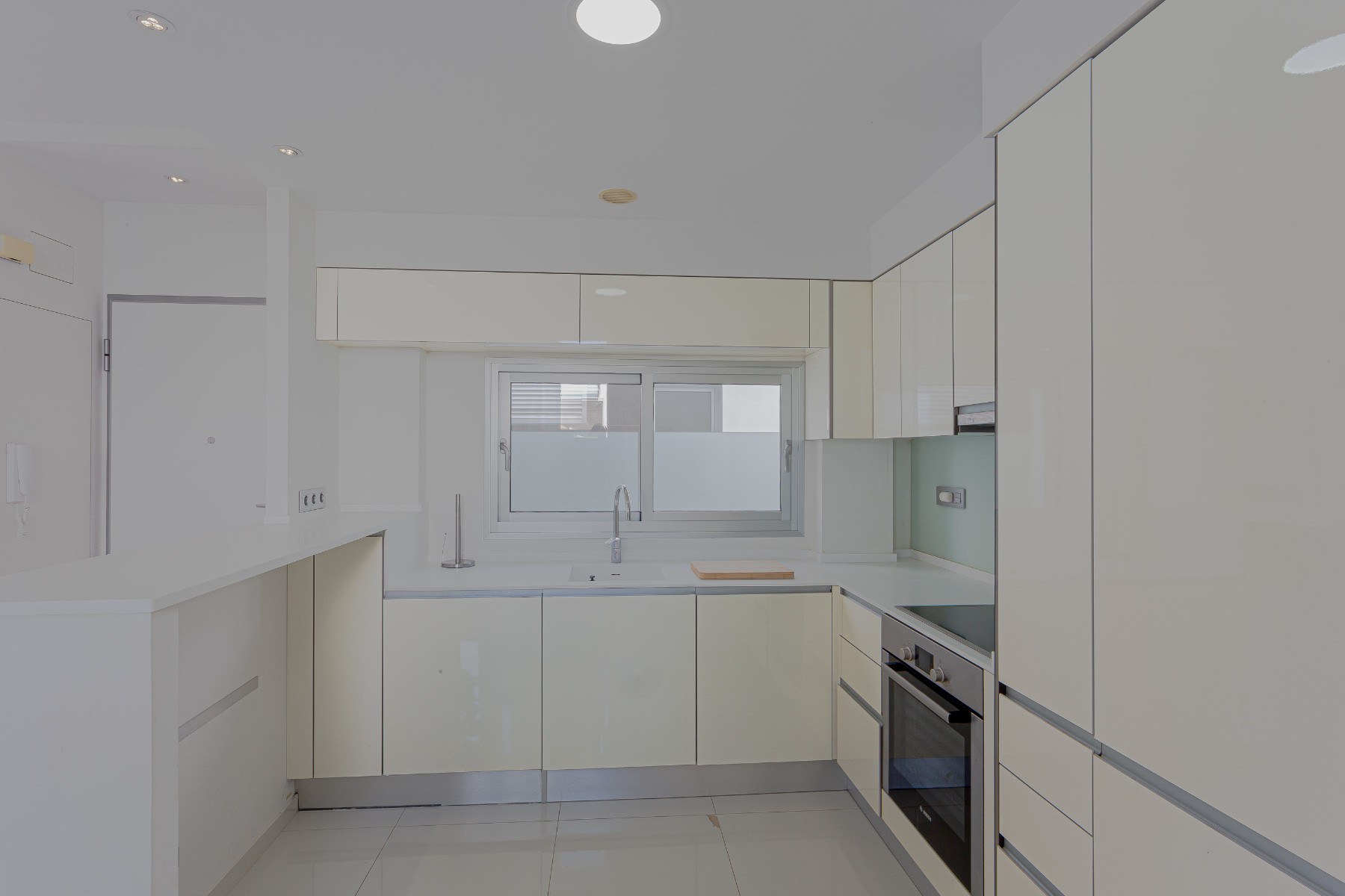 Villa for sale in Orihuela Costa, located in Lomas de Don Juan, close to beaches, golf courses and a