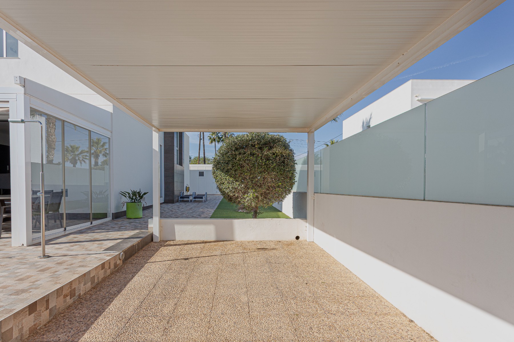 Villa for sale in Orihuela Costa, located in Lomas de Don Juan, close to beaches, golf courses and a