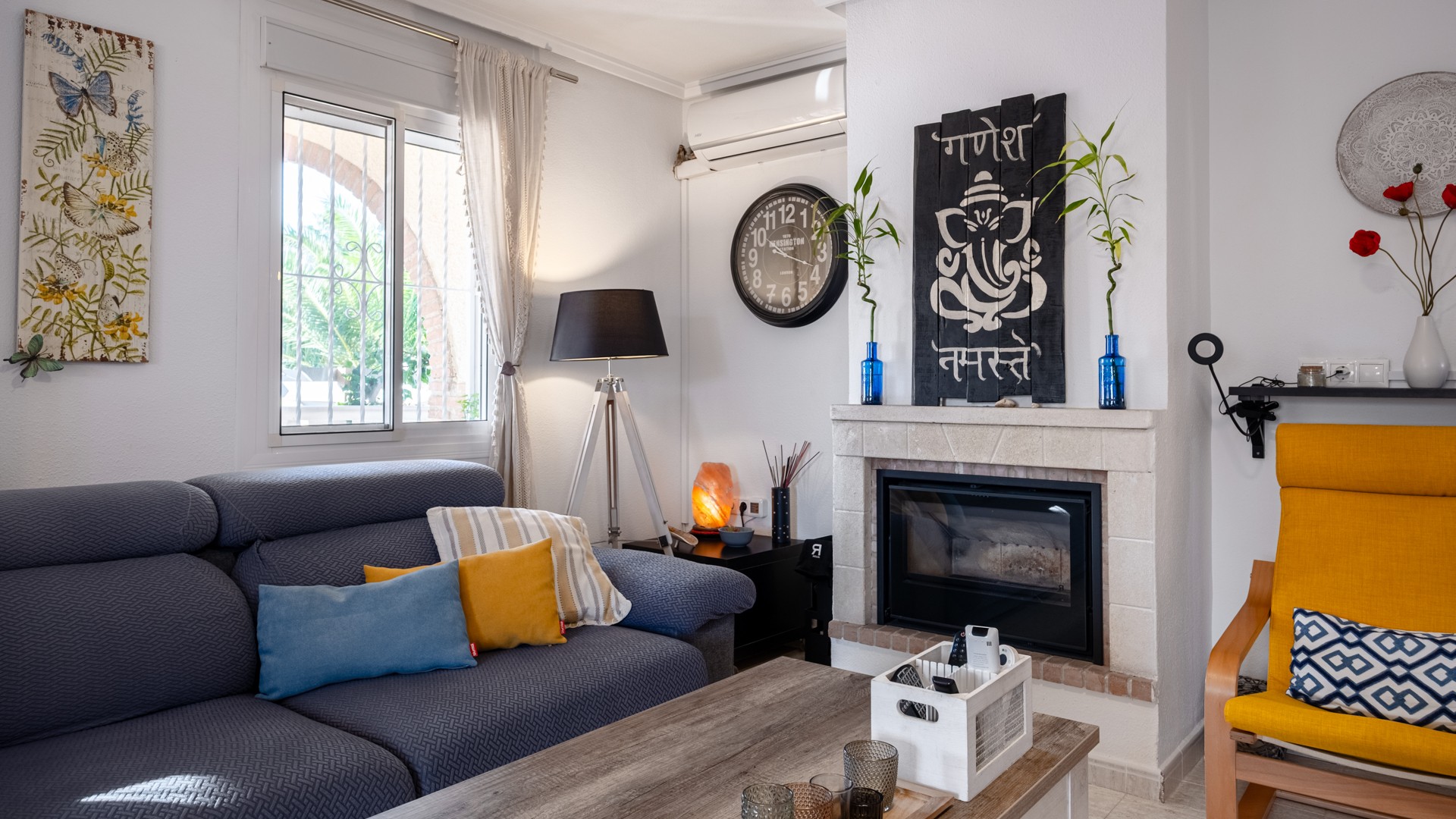 Master bedroom in villa for sale in Santa Pola