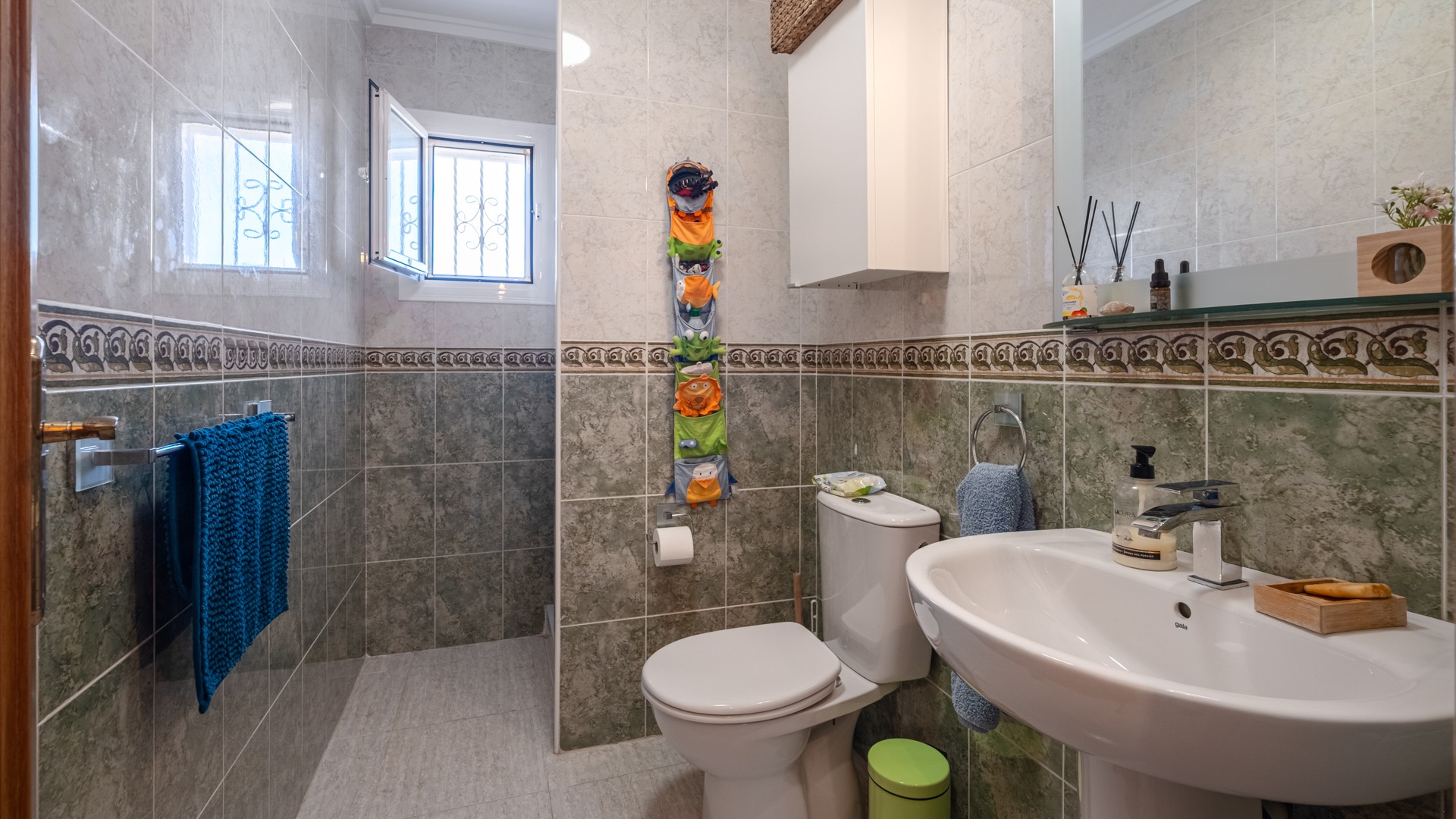 Dining area in villa for sale in Santa Pola
