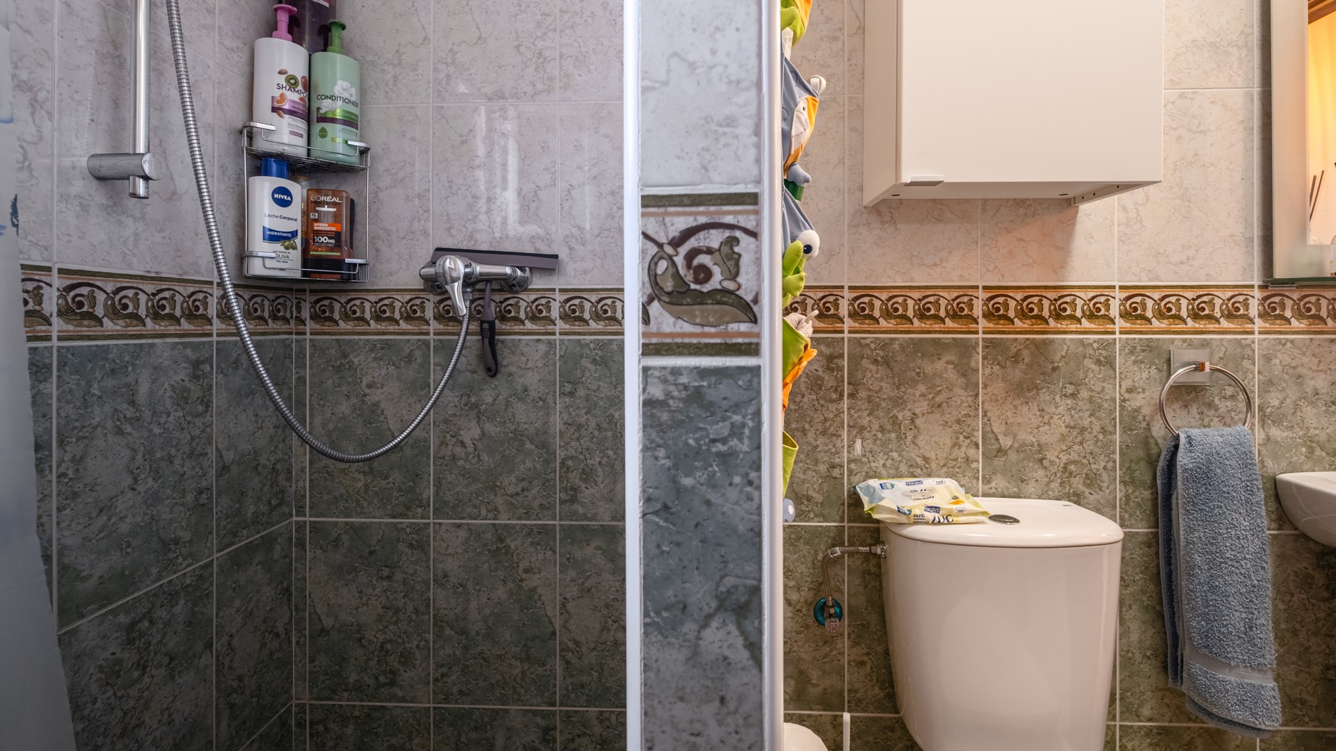 Bedroom in villa for sale in Santa Pola