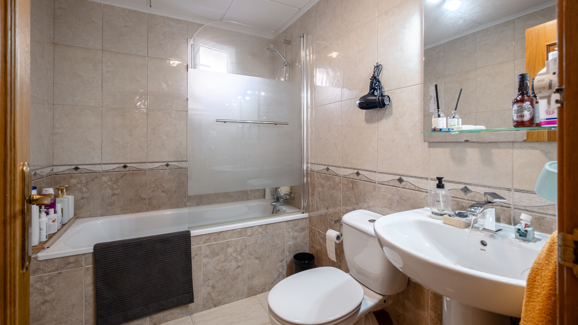 Master bedroom in villa for sale in Santa Pola