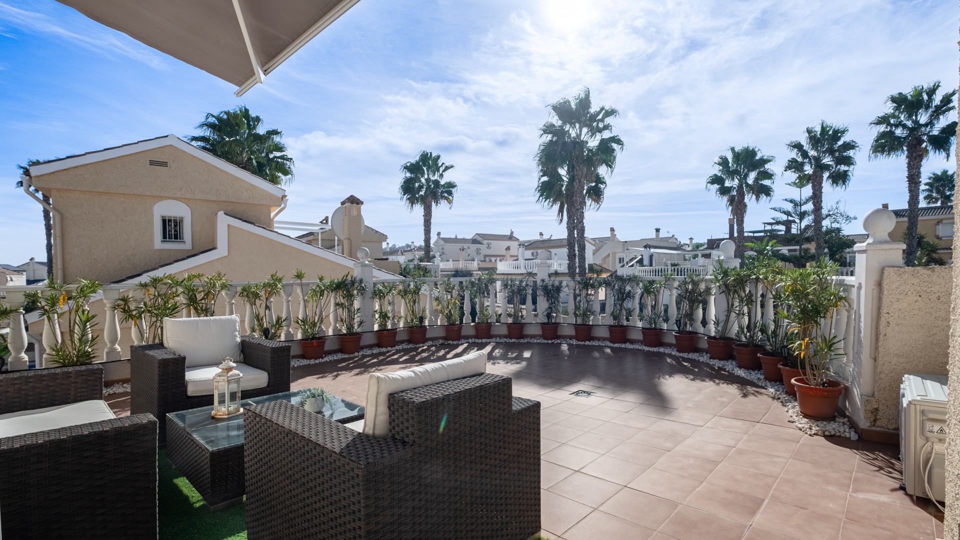 Bathroom in villa for sale in Santa Pola