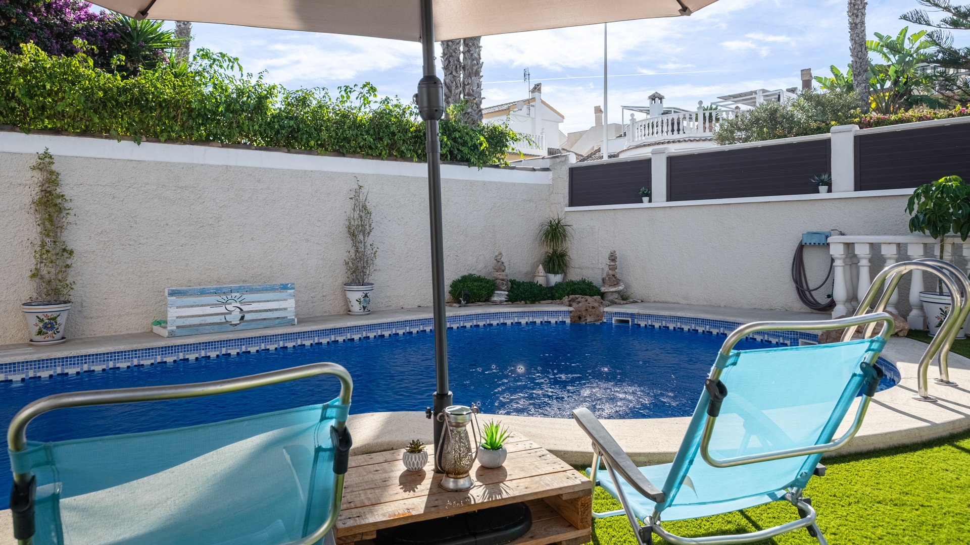 Pool area in villa for sale in Santa Pola