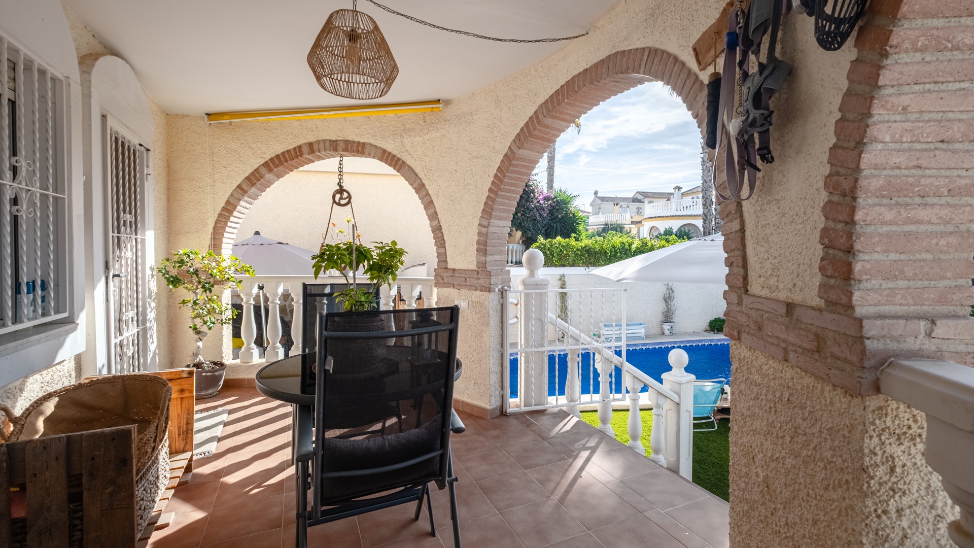 Dining area in villa for sale in Santa Pola