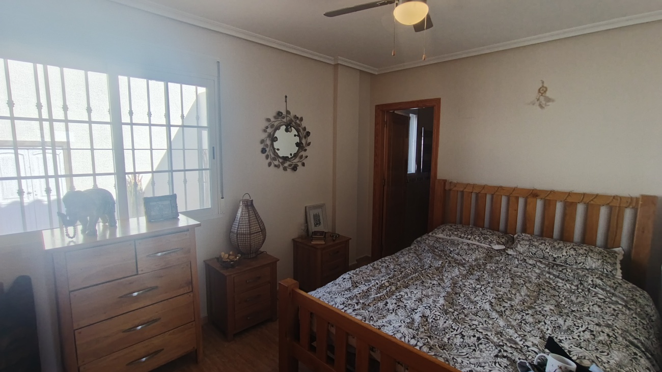 Bedroom in villa for sale in Avileses