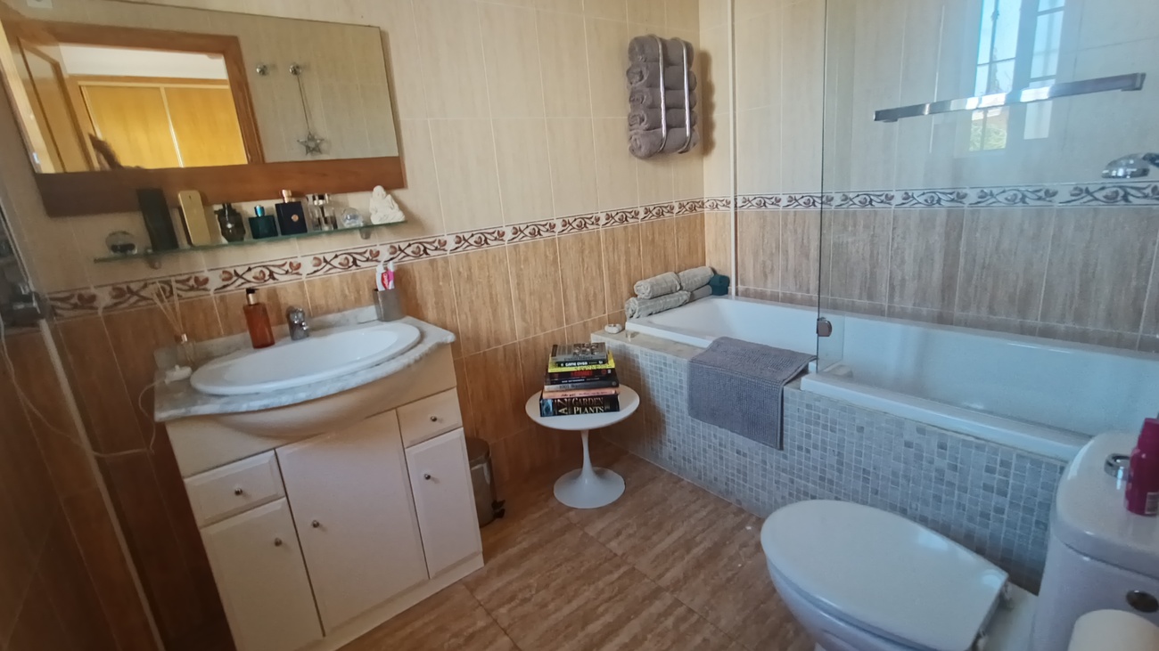 Kitchen in villa for sale in Avileses