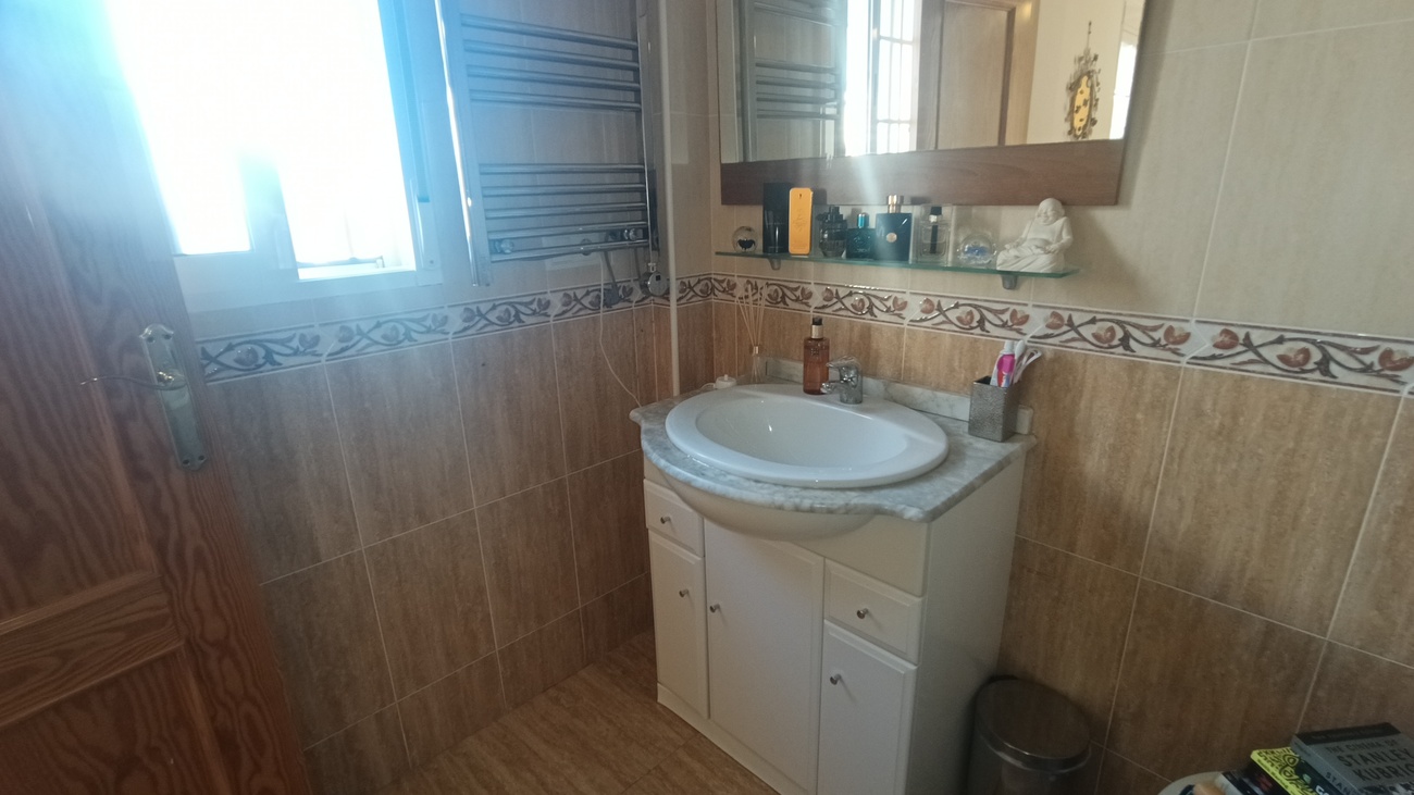 Master bedroom in villa for sale in Avileses