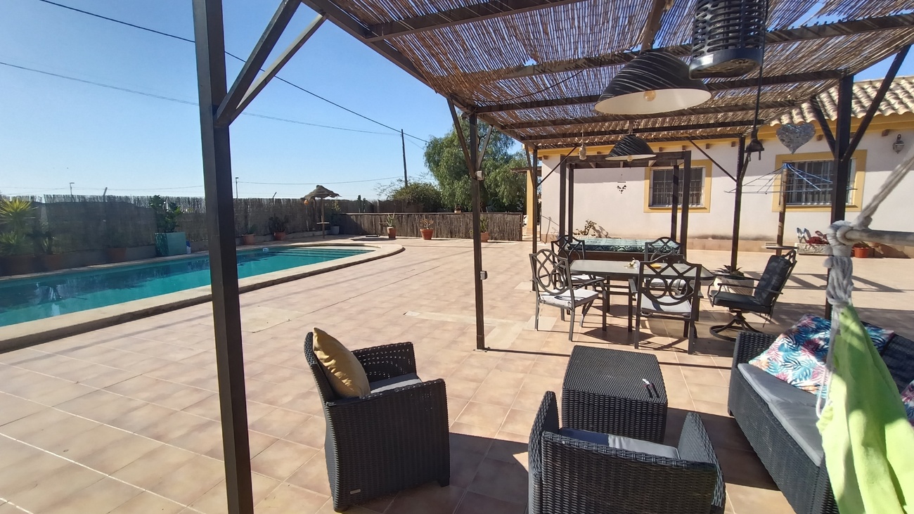 Dining area in villa for sale in Avileses