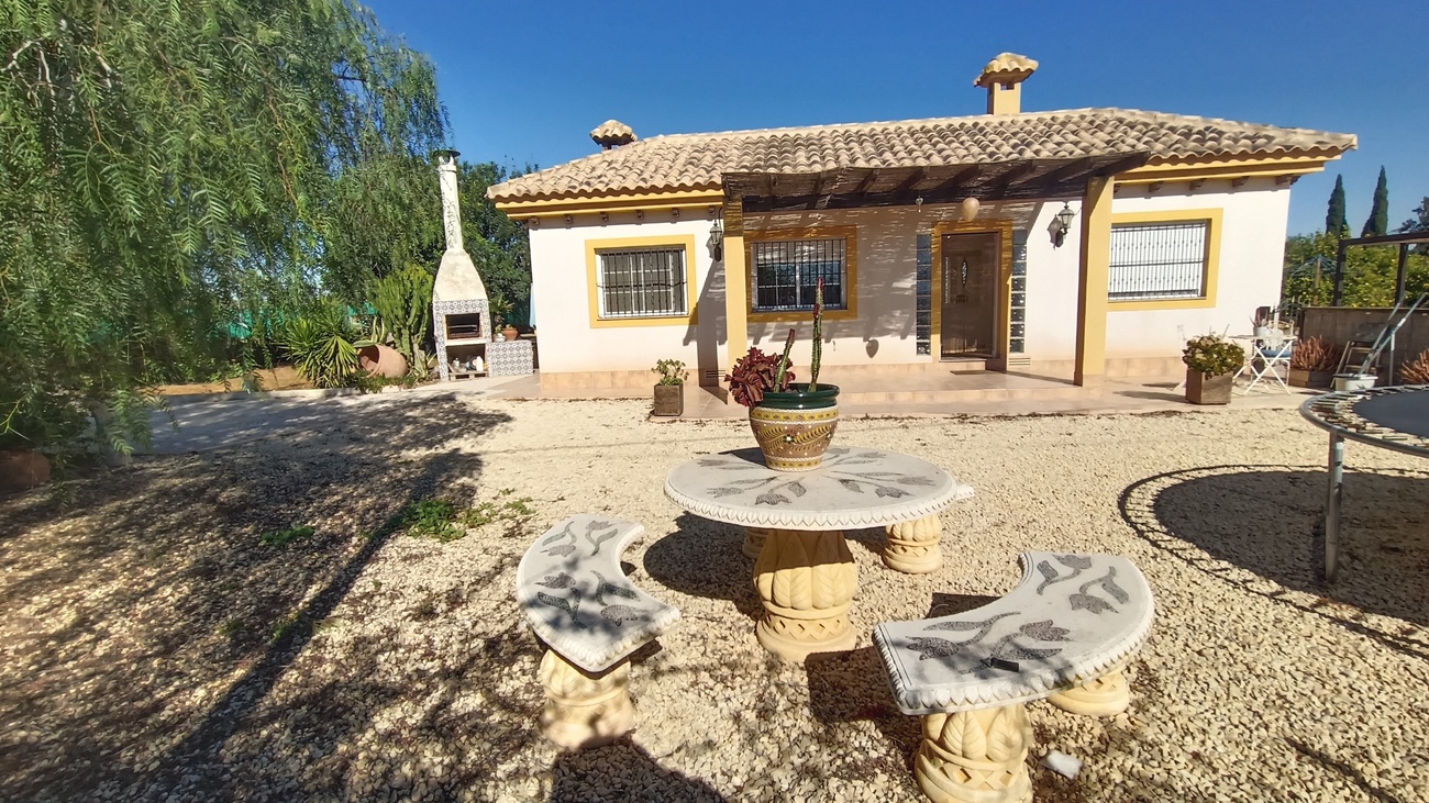 Exterior view in villa for sale in Avileses