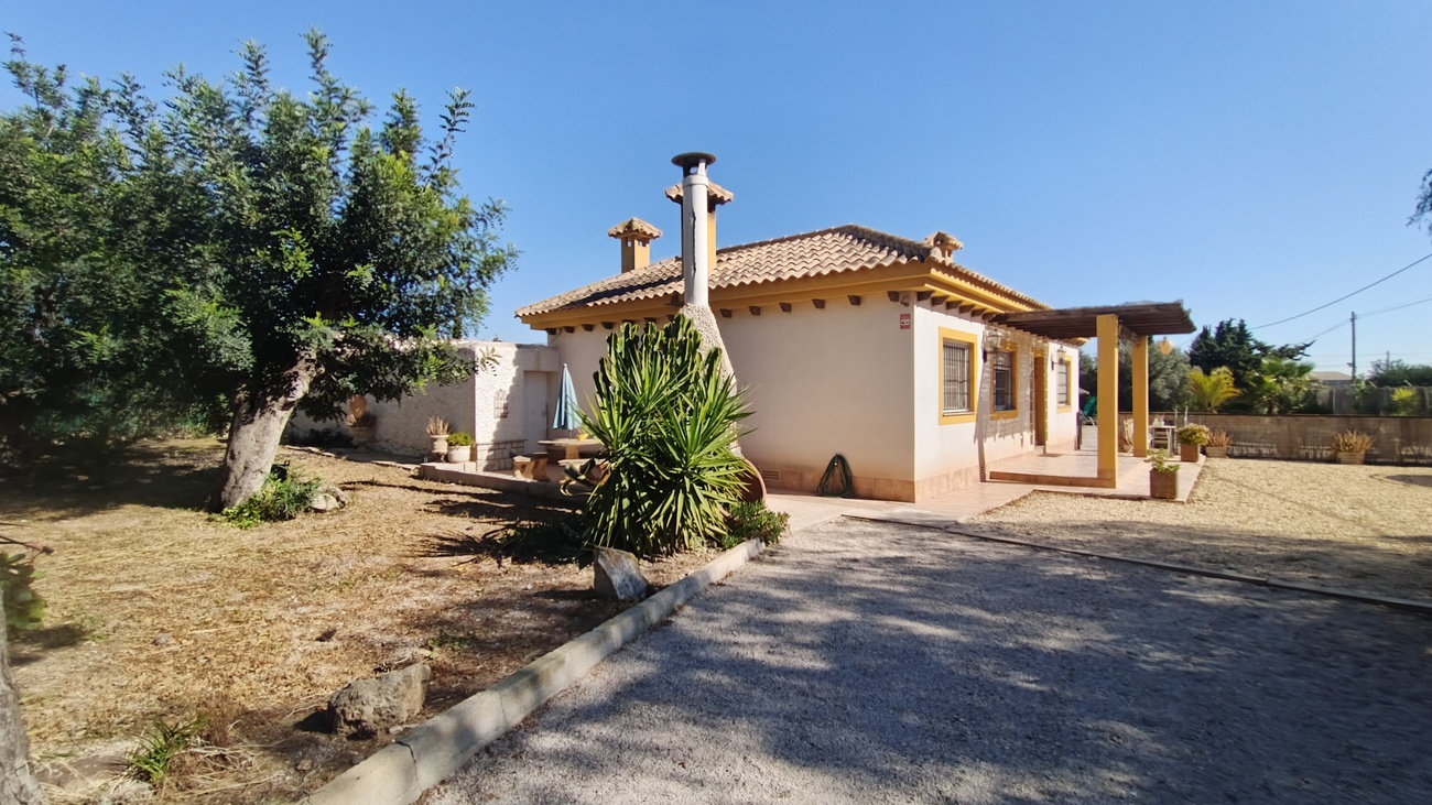 Kitchen in villa for sale in Avileses