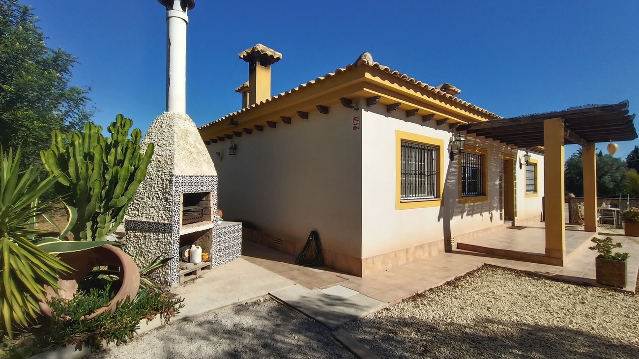 Terrace in villa for sale in Avileses