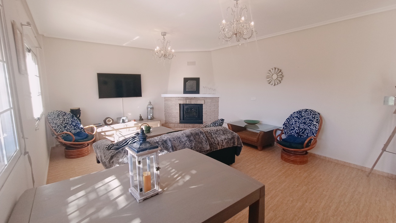Garden in villa for sale in Avileses