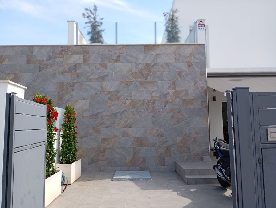Garden in villa for sale in Daya Vieja