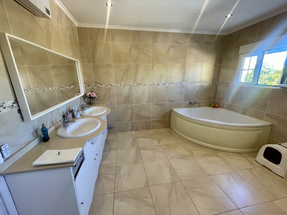 Bedroom in villa for sale in San Fulgencio