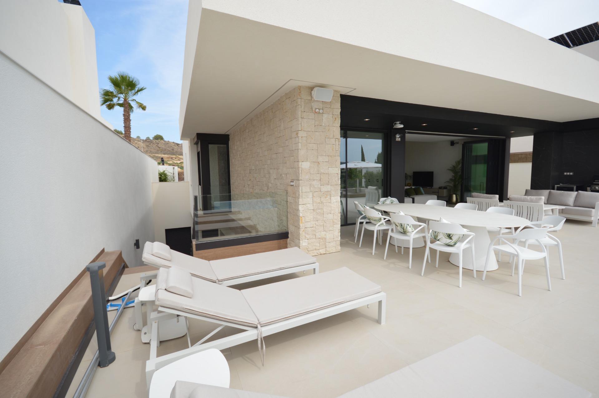 Bedroom in villa for sale in Algorfa