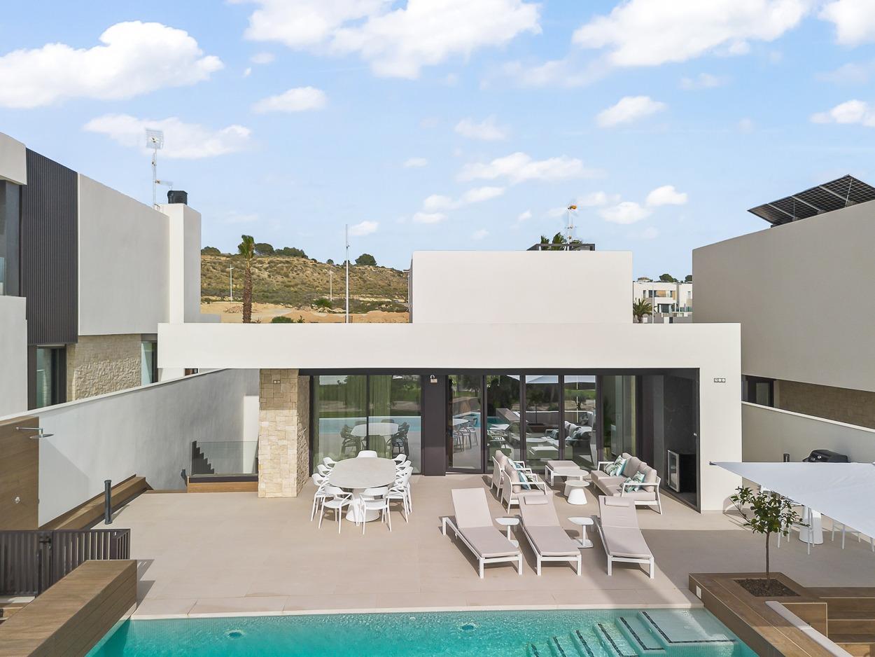 Pool area in villa for sale in Algorfa