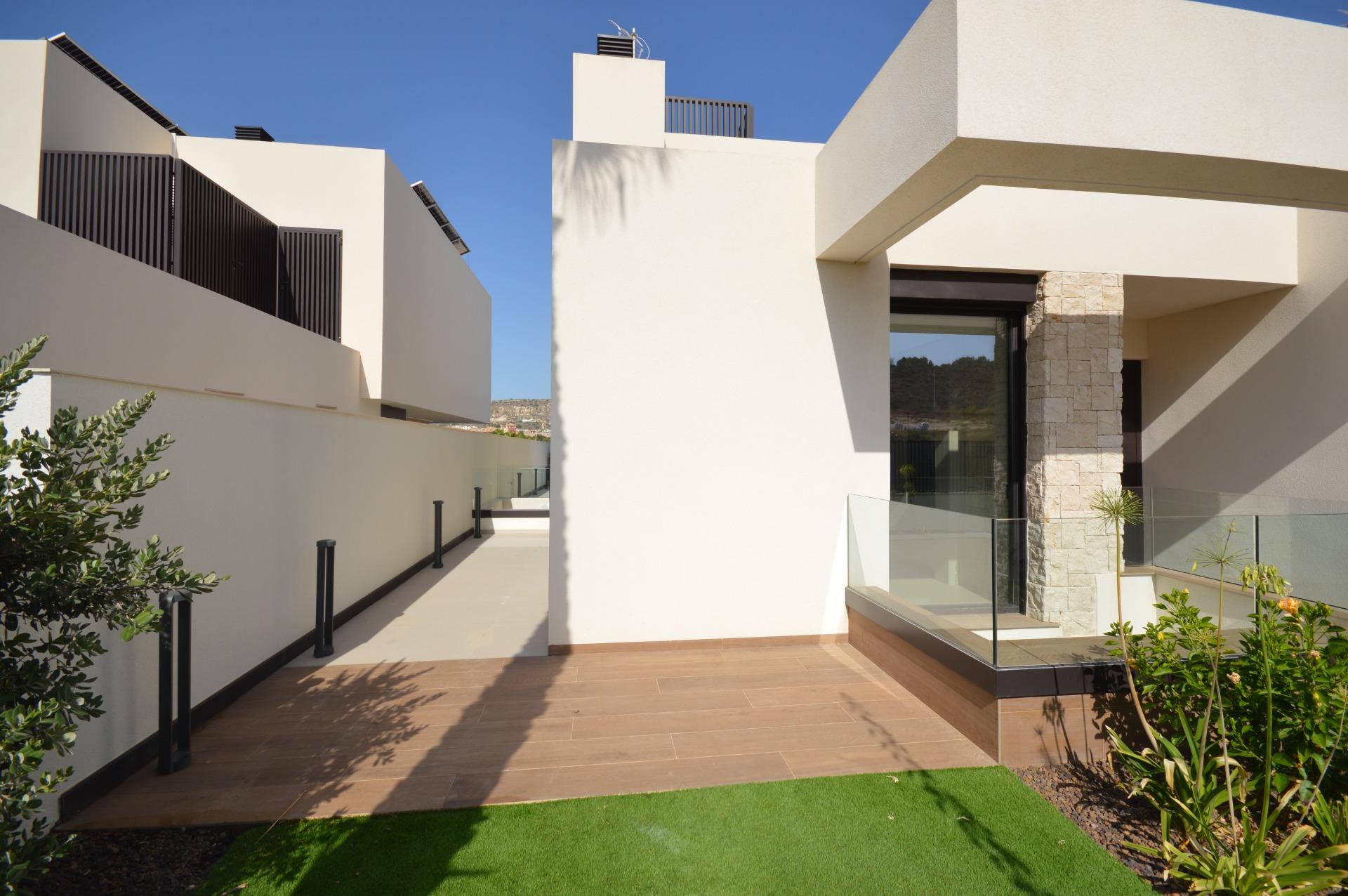 Bedroom in villa for sale in Algorfa