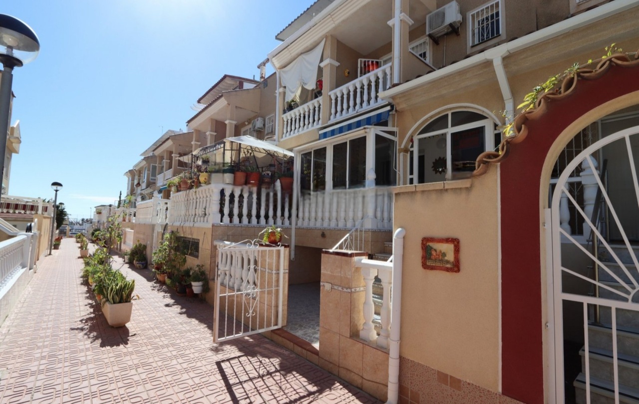 Dining area in terraced for sale in Playa Flamenca
