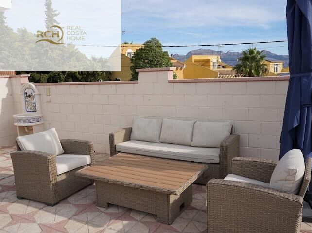 Pool area in villa for sale in la Nucia