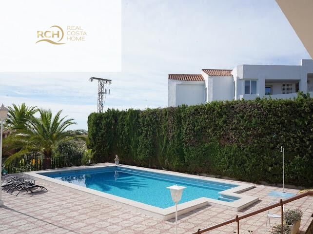 Bedrooms: 6, Bathrooms: 3, Villa in la Nucia, Alicante, Spain