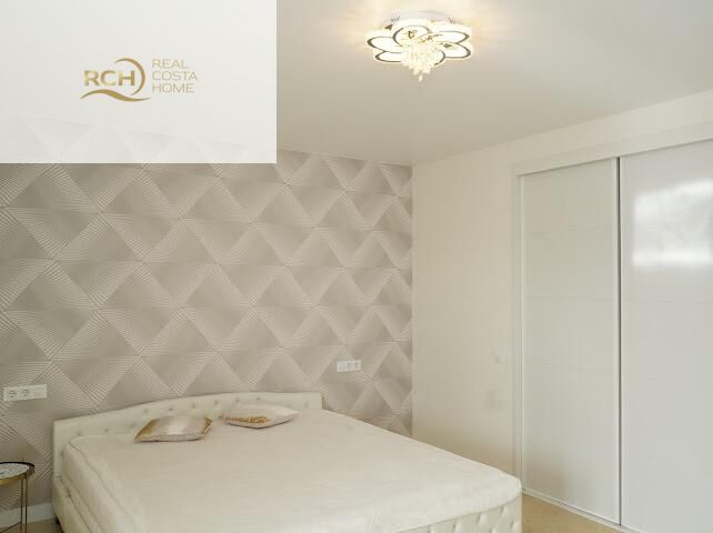 Pool area in villa for sale in la Nucia
