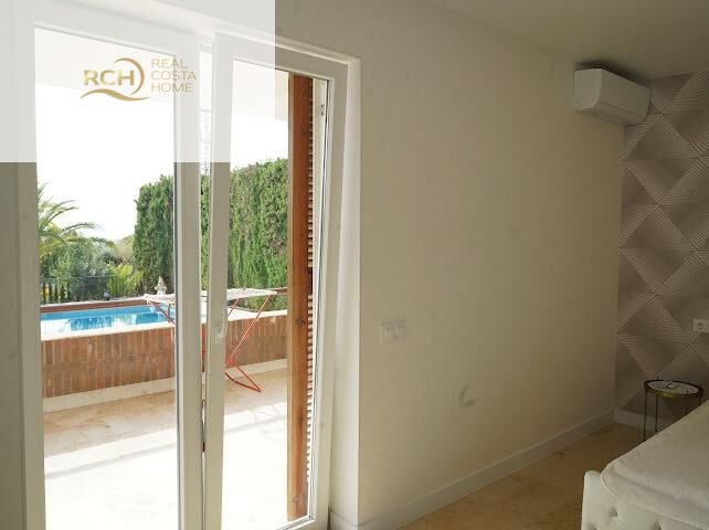 Bedroom in villa for sale in la Nucia