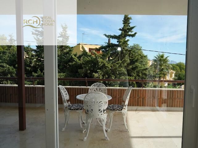 Bedrooms: 6, Bathrooms: 3, Villa in la Nucia, Alicante, Spain