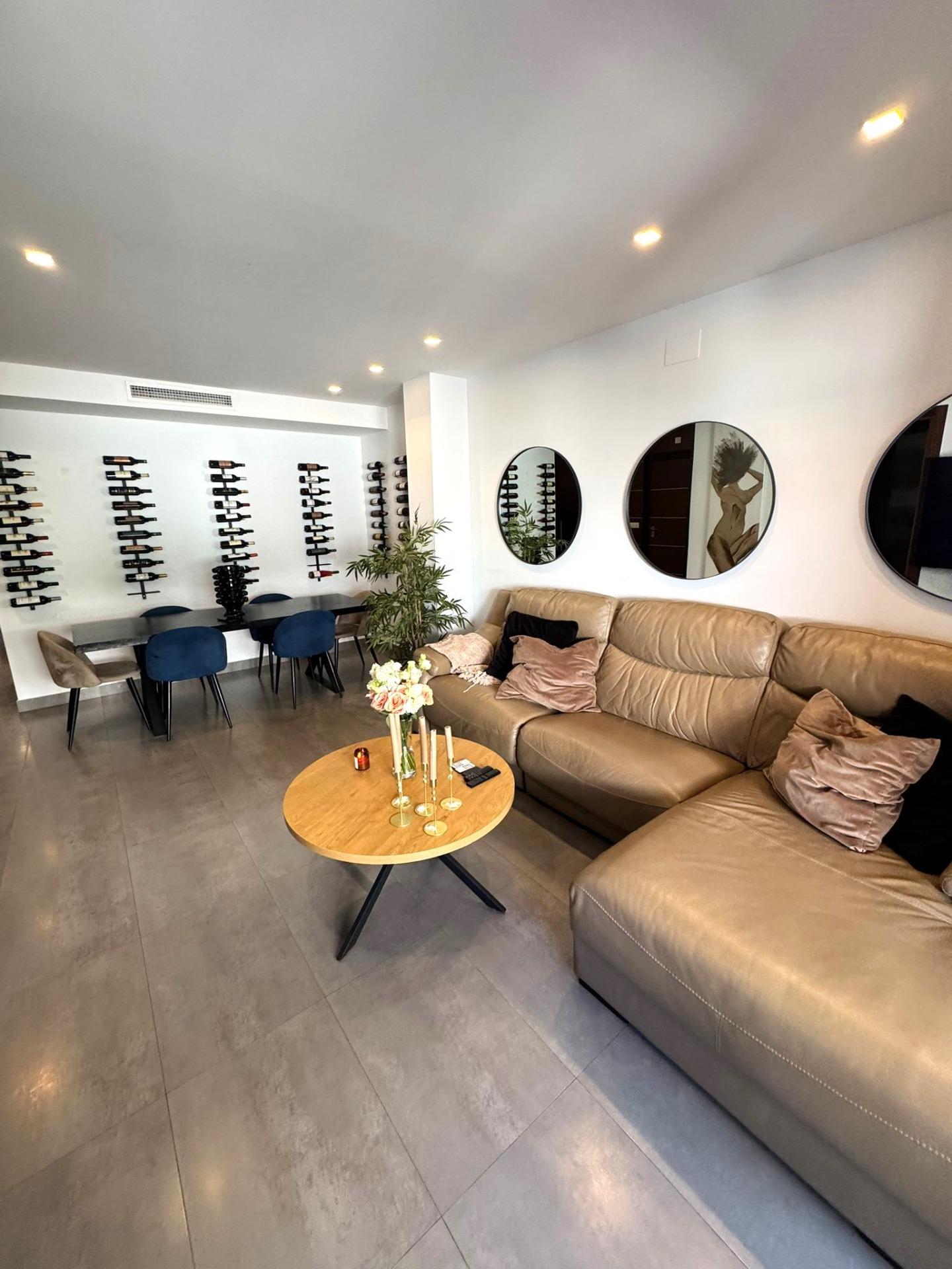 Property located in the heart of Torrevieja, on a quiet pedestrian street and just 80 meters from th