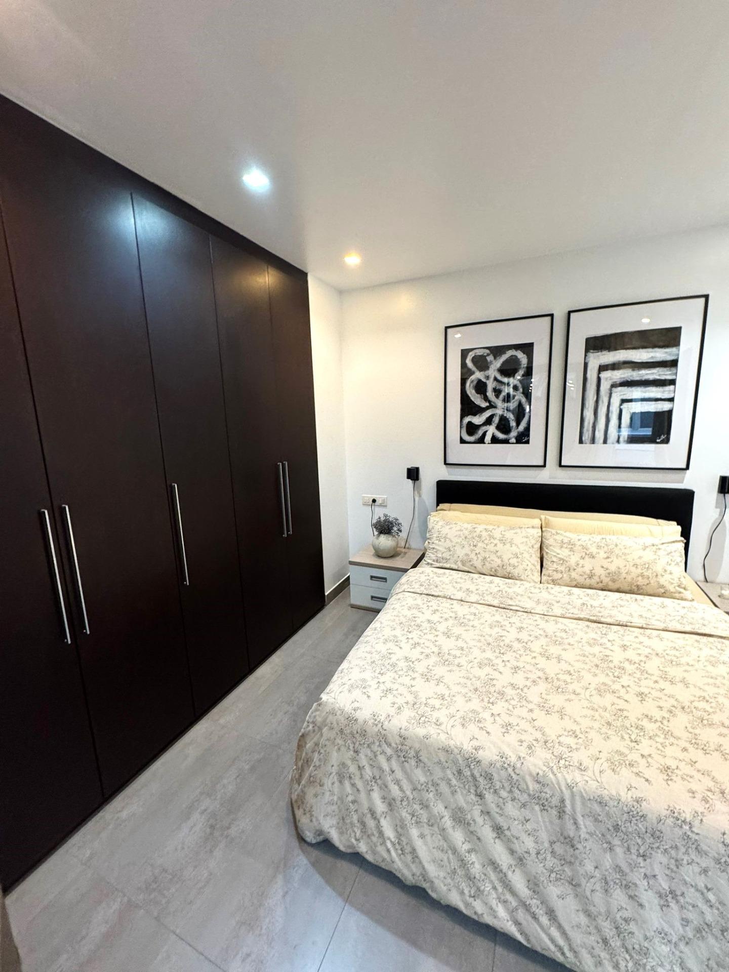 Property located in the heart of Torrevieja, on a quiet pedestrian street and just 80 meters from th