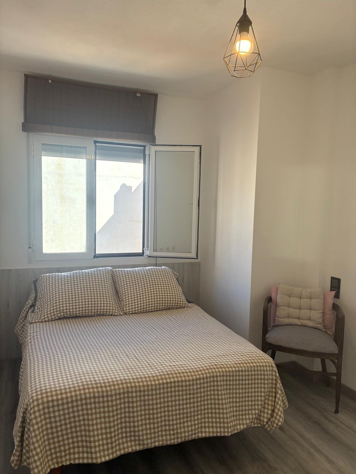 Bedroom in apartment for sale in Torrevieja