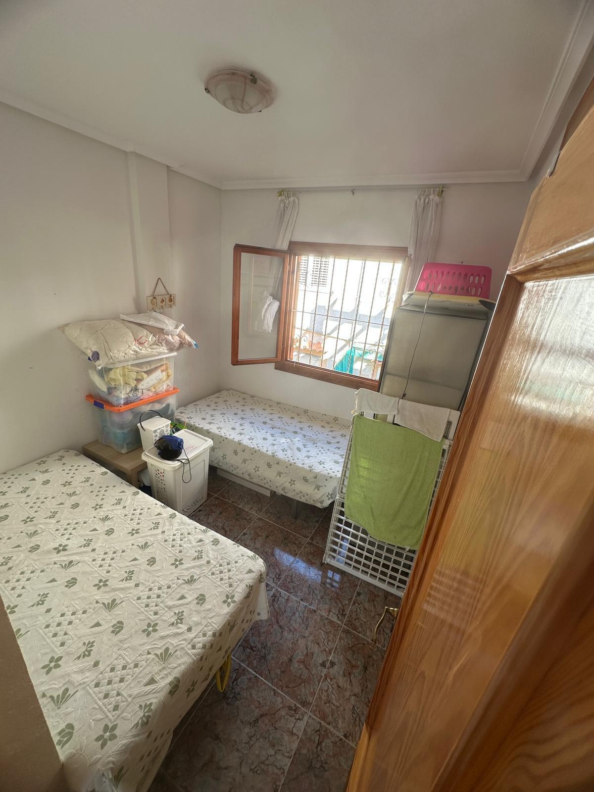 Dining area in bungalow for sale in Guardamar del Segura