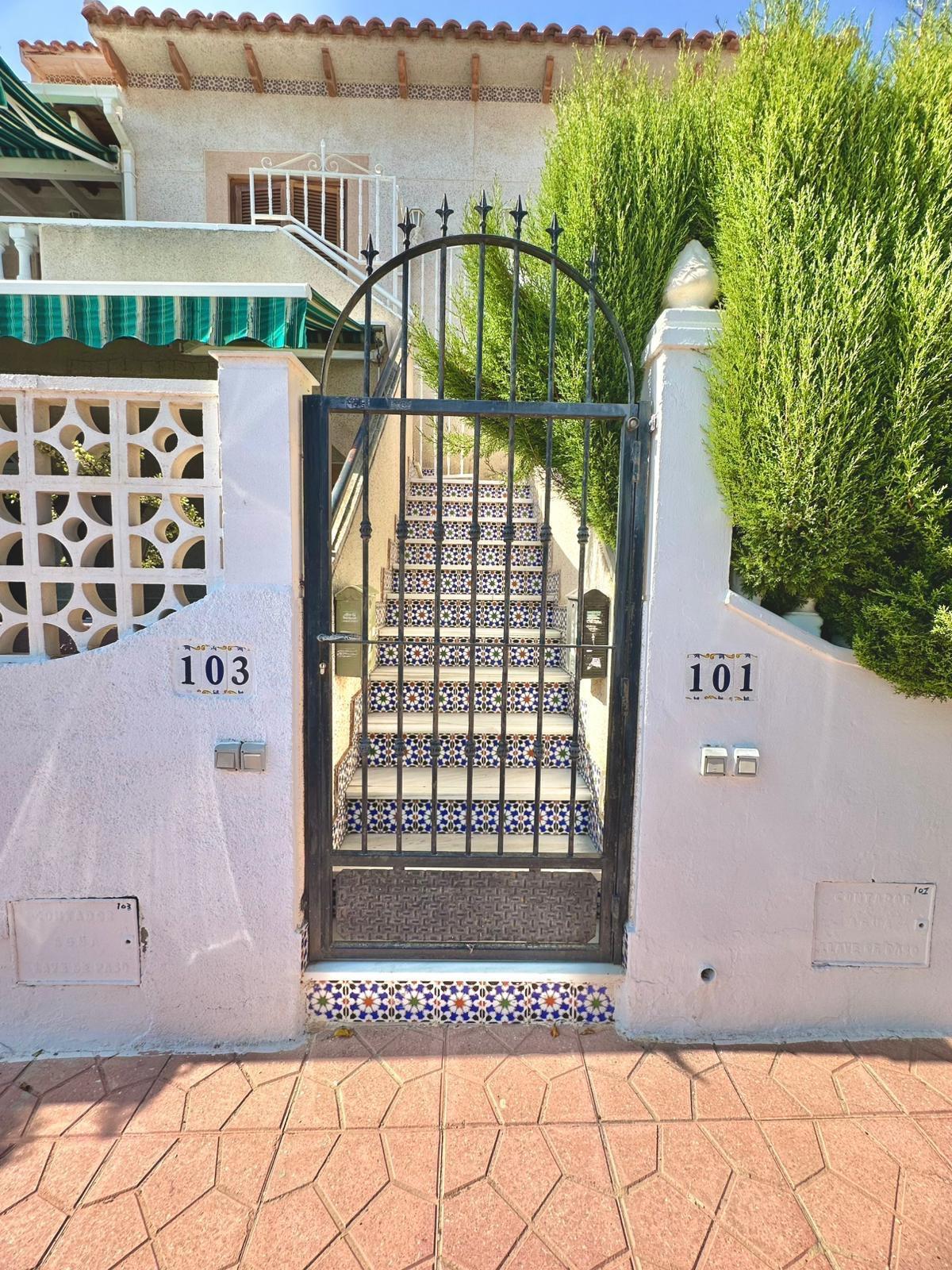 Terrace in bungalow for sale in Guardamar del Segura