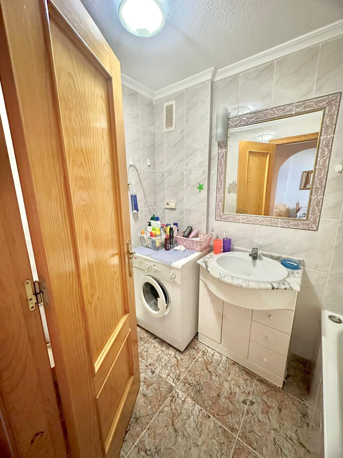 Dining area in bungalow for sale in Guardamar del Segura