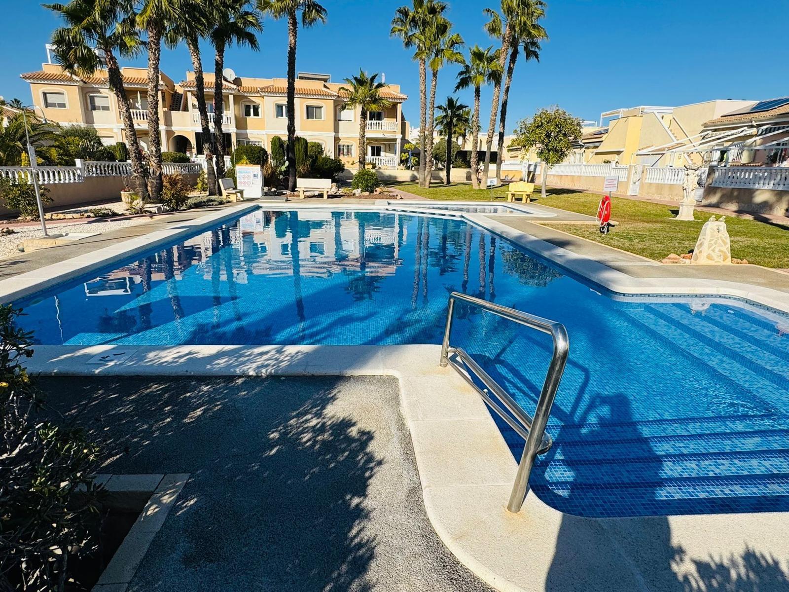 We present this charming townhouse located in the exclusive area of Ciudad Quesada, Rojales