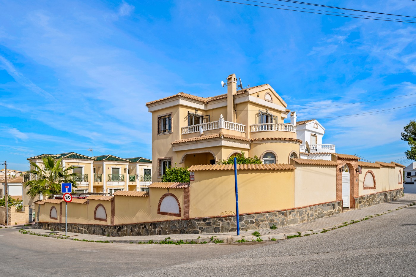 This exclusive detached villa immediately radiates charm and authenticity