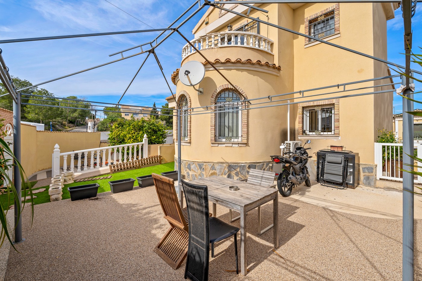 Bedroom in villa for sale in Orihuela Costa