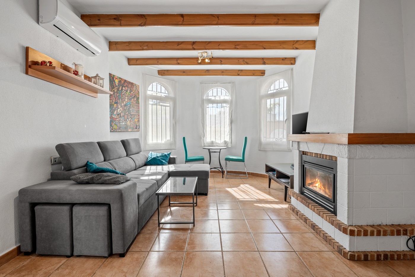 This exclusive detached villa immediately radiates charm and authenticity