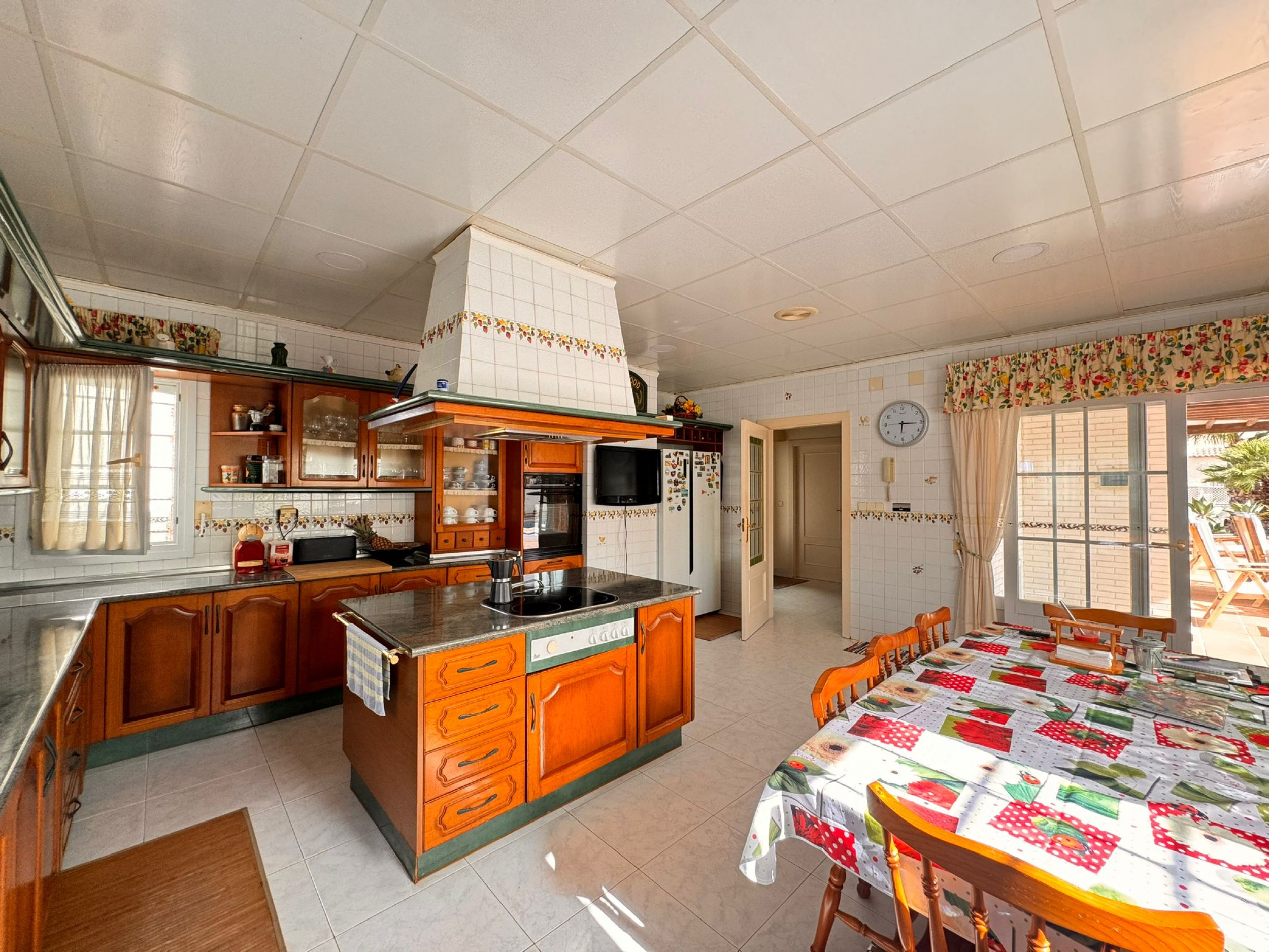 Terrace in villa for sale in La Manga del Mar Menor