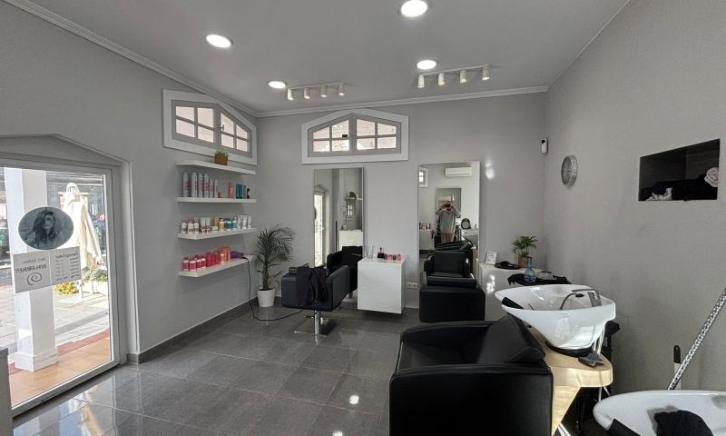 Kitchen in commercial for sale in Orihuela Costa